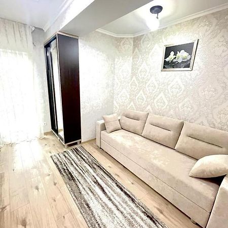 Large Apartment !!!Ciuflea Str. Chişinau Exteriör bild