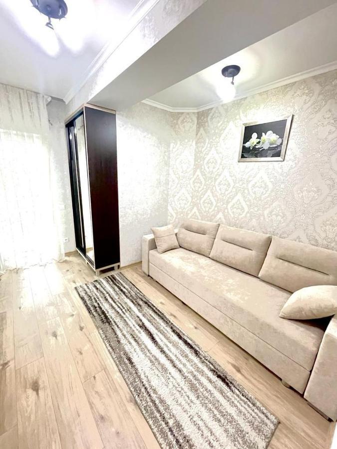 Large Apartment !!!Ciuflea Str. Chişinau Exteriör bild
